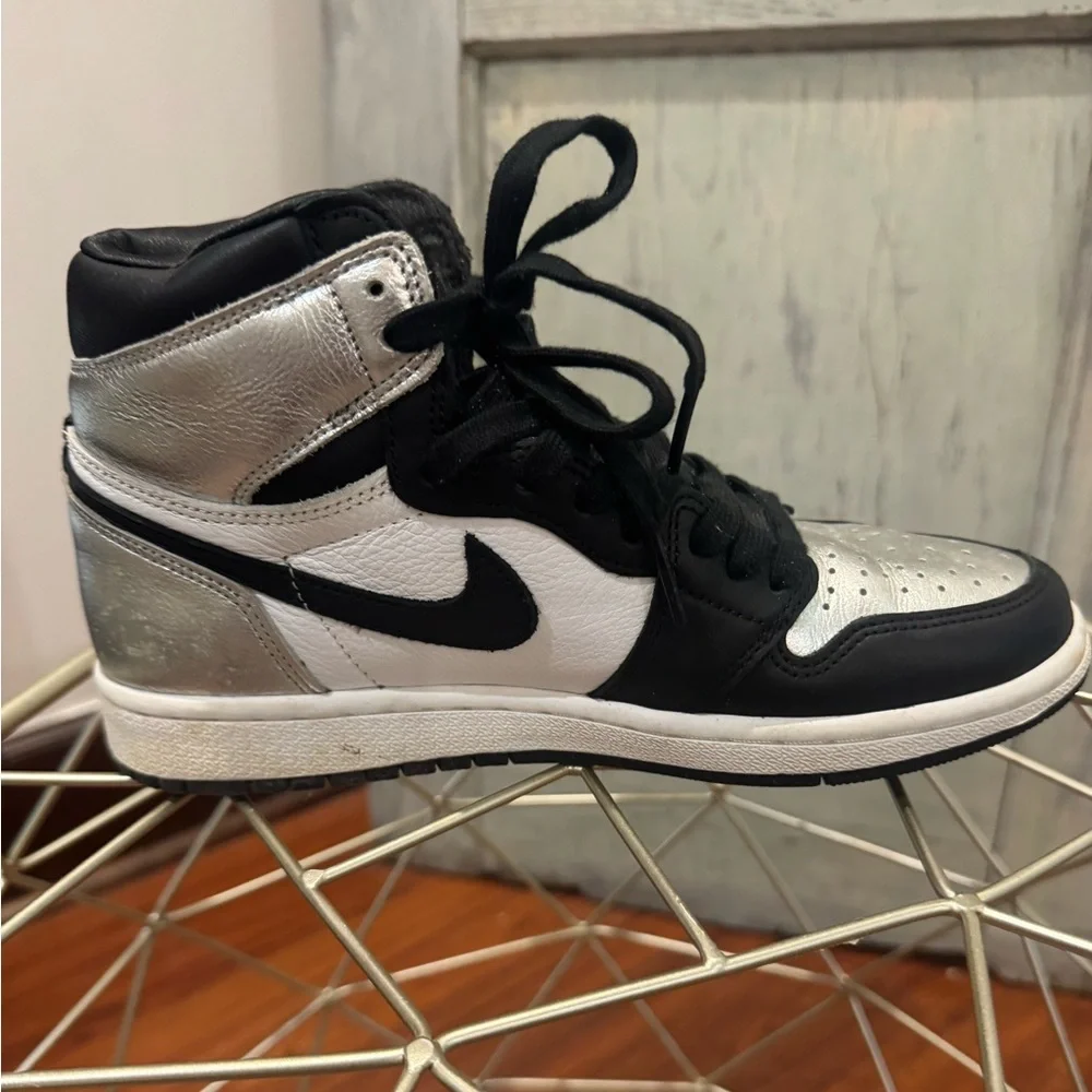 2021 Wmns Air Jordan 1 Retro High OG ‘Silver Toe'